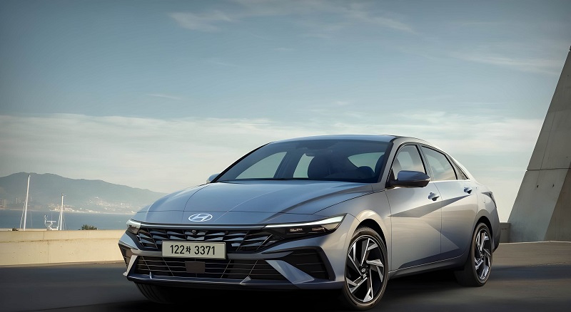 Глобален бестселър Hyundai Elantra, доставян в чужбина, балансираната сила на продукта дава възможност на глобалния пазар на леки автомобили